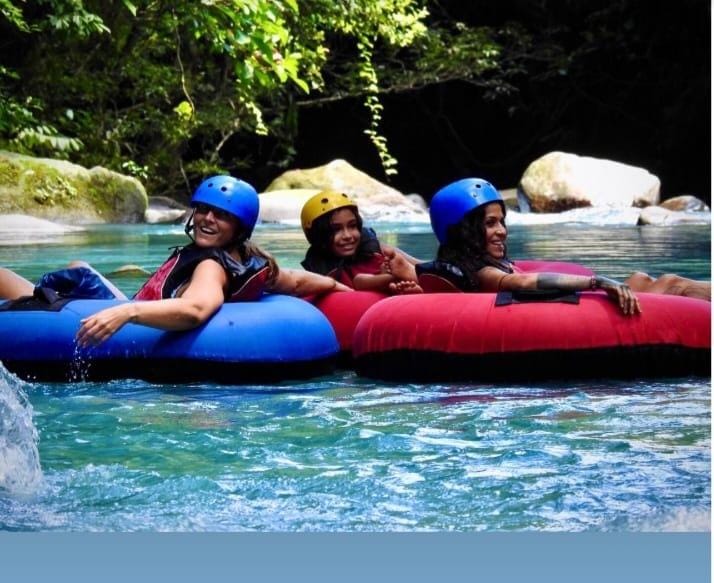 Tubing en Río Celeste